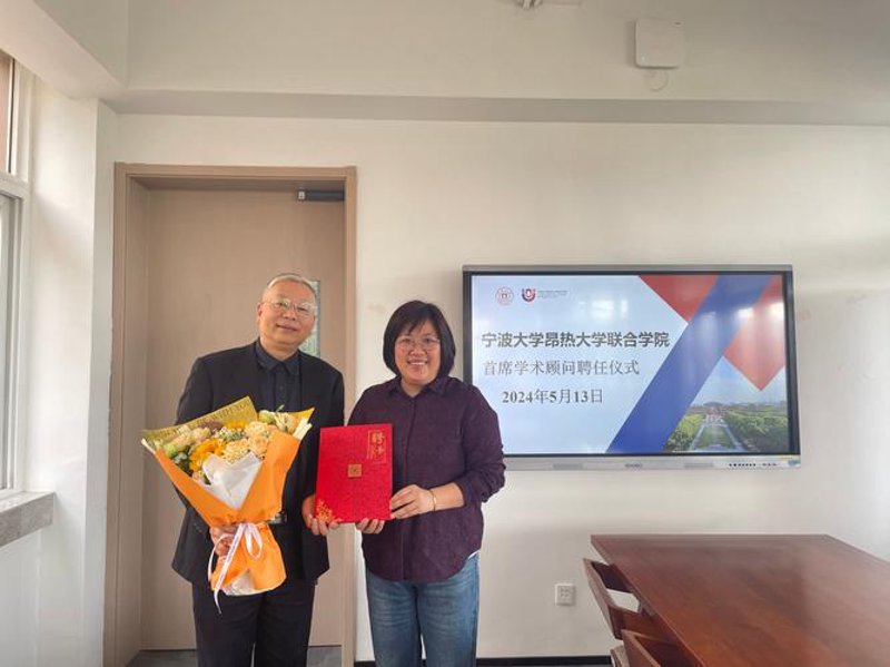 学术顾问:教育之光的引路人